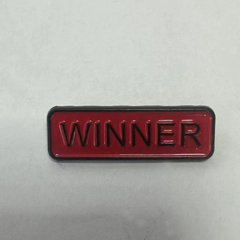Emaille-Anstecknadel „Winner“, – Women Accessories Quotes Bewertung und Preis